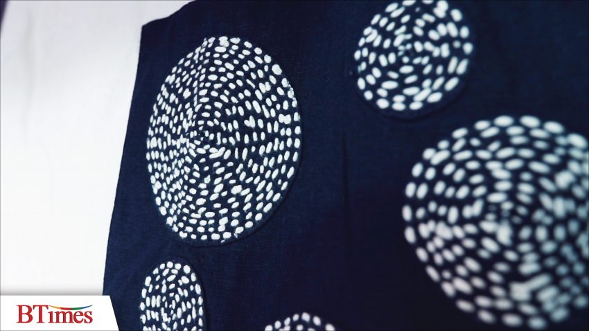คอลเลคชัน Limited Edition ทำร่วมกับปักจิตปักใจ นำงานหัตถกรรมจาก คนตาบอด มาสร้างสรรค์กับเสื้อของ .ONCE