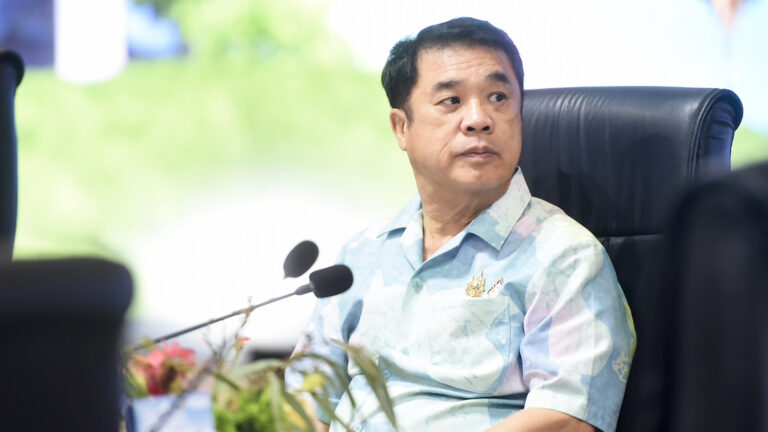 'สุริยะ' ชี้ AOT ยืด หนี้ 'คิงเพาเวอร์' ไม่ได้เอื้อเอกชน แจงดีกว่าประมูลใหม่ ผลตอบแทนที่ได้ยังสูง