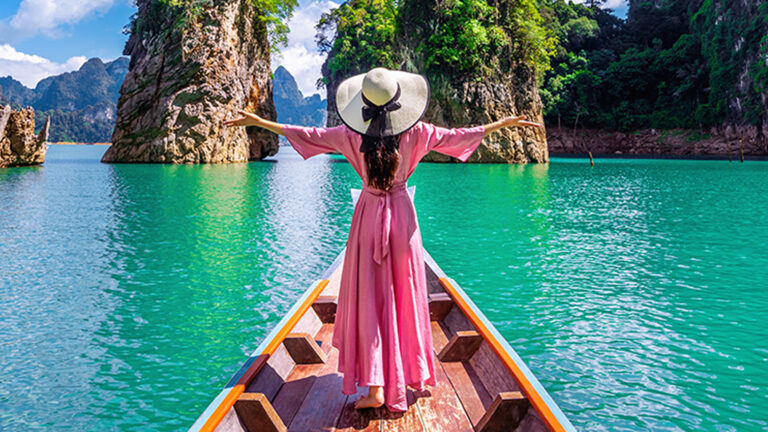 ท่องเที่ยว จีนไม่เที่ยวไทยชั่วคราว หรือถาวร? เคเคพี รีเสิร์ช ชี้คนจีนหันเที่ยวในจีนเป็นหลัก ปมคนจีนเที่ยวไทยไม่ปลอดภัย ลดเป้าต่างชาติเที่ยวไทย 2 ปีติด ปีนี้หายเกือบ 1 ล้านคน ปีหน้าจ่อมาเฉียด 40 ล้านคน ฟื้นตัว 100% ช้าออกไปอีก 2 ปี