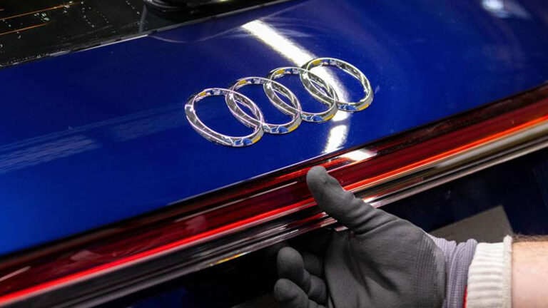 แบรนด์รถหรูอาวดี้ Audi ปลดพนักงาน 7,500 คน ประหยัดค่าใช้จ่ายสูงปีละกว่า 37,000 ล้านบาท กำไรตกต่ำหนักกว่า 35% ชี้ตลาดรถยนต์ยังไม่ฟื้นตัว