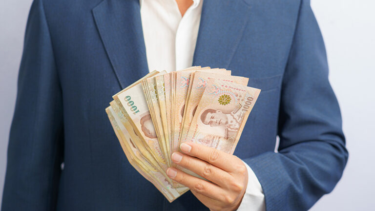 นักการเงิน เตือนคนไทย กอดงาน กอดเงิน มนุษย์เงินเดือนสำรองเงินฉุกเฉิน หารายได้เพิ่ม หลังนโยบายภาษีทรัมป์เพิ่มความเสี่ยงเศรษฐกิจทั่วโลก