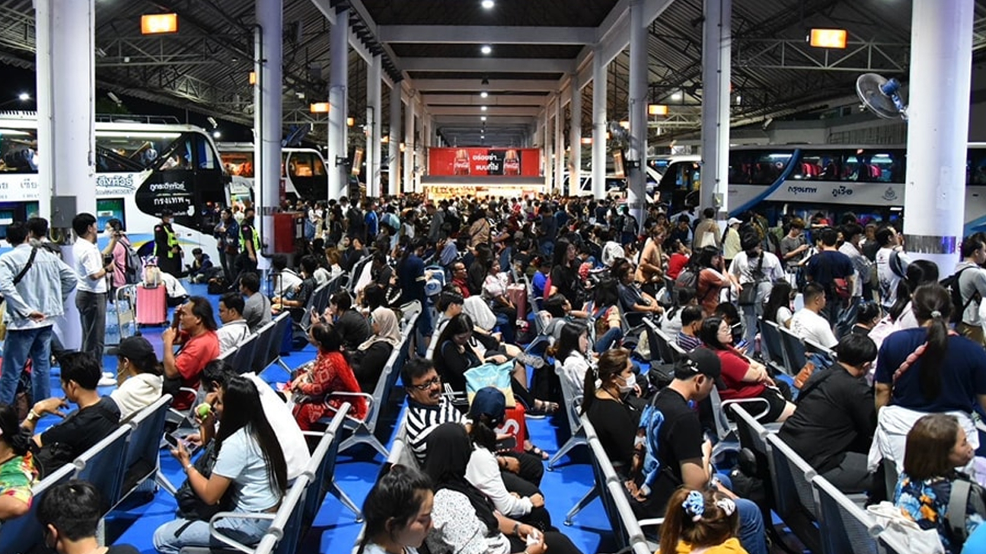 สรุปภาพรวม 6 วัน เดินทาง สงกรานต์ 68 ประชาชนกว่า 14.6 ล้านคน ใช้ขนส่งสาธารณะ ปริมาณรถยนต์ 5.8 ล้านคัน แต่อุบัติเหตุลดลง 7% เสียชีวิต 139 คน ลดจากปีที่แล้ว