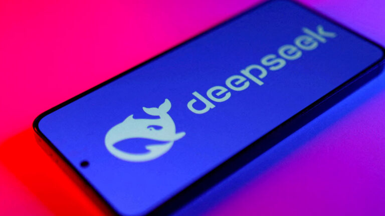 เกาหลี ใต้ปูด แอป เอไอสุดดังของจีน ดีพซีค ( DeepSeek ) เก็บสะสมข้อมูลส่วนตัวผู้ใช้แล้วส่งกลับบริษัทมากมายในประเทศจีนโดยผู้ใช้ไม่ยินยอม รัฐบาลเกาหลีใต้สั่งห้ามข้าราชการใช้เด็ดขาด รัฐบาลจีนแจงไม่เคยให้บริษัทแนวเอไอละเมิดข้อมูลส่วนตัว