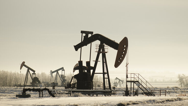 ราคา น้ำมันดิบ ตลาดโลกปิดร่วงกว่า 2% เหลือกว่า 63 ดอลลาร์ คืบหน้าเจรจานิวเคลียร์สหรัฐกับอิหร่าน ราคาน้ำมันในไทยต่ำสุดใน 3 ปีกว่าทรงตัวมาวันที่ 11 ติดกัน