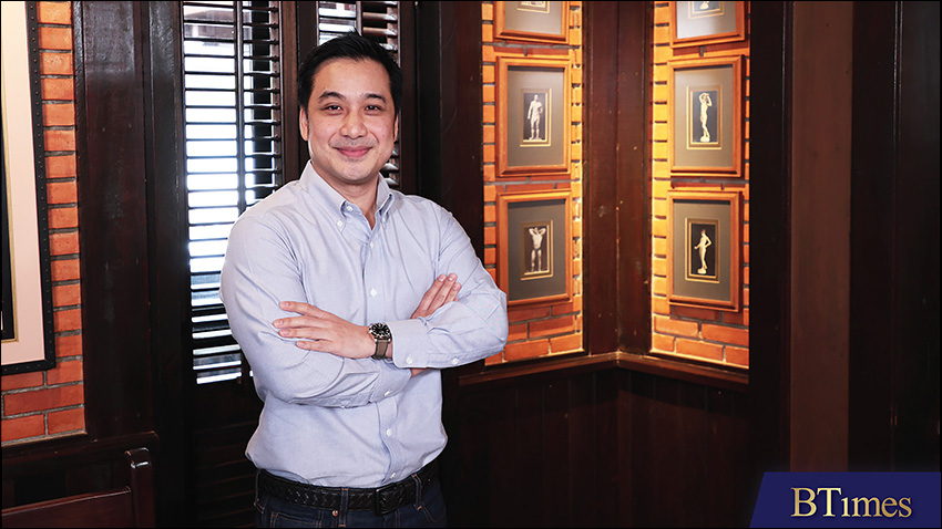 คุณไจ๋ ตรีวิทย์ พิชณุษากร - ทายาทรุ่นที่ 3 ร้าน Neil’s Tavern Restaurant & Bake Shoppe