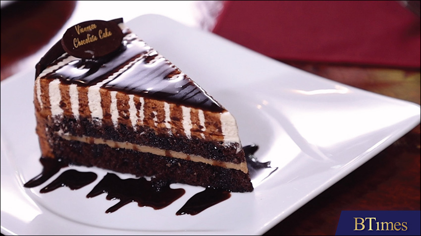 Viennese Chocolate Cake เมนูขนมหวานยอดฮิตจาก ‘Neil’s Tavern Restaurant & Bake Shoppe’