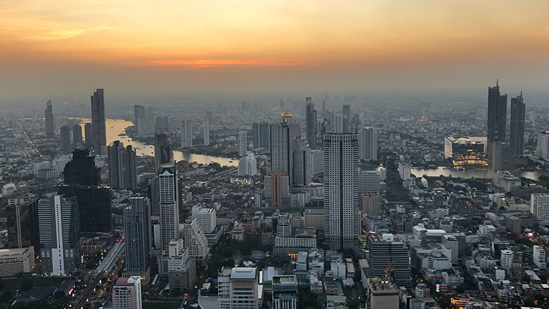 กูรูนักเศรษฐศาสตร์ไทยชื่อดังเตือนแรง ไทยอาจกลายเป็นรัฐล้มเหลว ชี้เศรษฐกิจไทยโตไม่ยั่งยืน ถ้าการเมืองและ เศรษฐกิจ ไม่ได้ทำเพื่อคนทั้งประเทศ ยก 3 ค่าดัชนีระดับโลก นิติรัฐตกต่ำ-คอรัปชั่นเรื้อรัง-ประชาธิปไตยพกพร่อง สะท้อนไทยหล่นมาลำดับท้ายๆ ของโลก