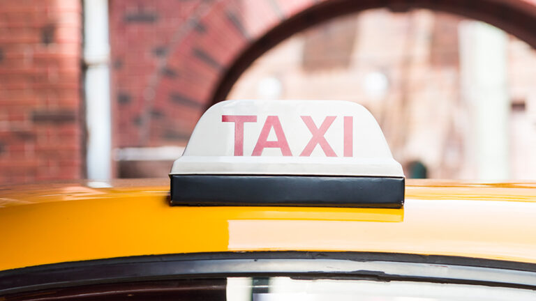 ชมรม แท็กซี่ สนามบินขอนแก่นพร้อมเสริมทัพแท็กซี่เมืองกรุงปิดทำเนียบรัฐบาล ไม่ทนแท็กซี่เรียกผ่านแอปยันป้ายดำ