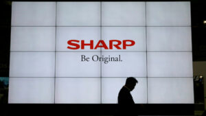 ชาร์ป (Sharp) ปิดตำนานเจ้าเทคโนโลยี จอแอลซีดี ตัดใจขายโรงงานผลิตจอแอลซีดี (LCD) ในญี่ปุ่นให้ฟ็อกซ์คอนน์ของไต้หวัน ทีวีจีนตีและยึดตลาดทีวีในญี่ปุ่นเรียบร้อย