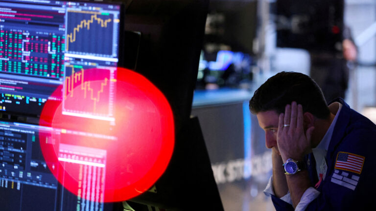 ตลาดหุ้น สหรัฐ ปิดร่วง ดัชนีหุ้นดาวโจนส์ปิดลงกว่า 100 จุด การเมืองสหรัฐสะดุดร่างกฎหมายภาษี ค่าเงินดอลลาร์สหรัฐร่วง เมินมูดี้ส์ลดเรตติ้งลงทุนตราสารหนี้สหรัฐ