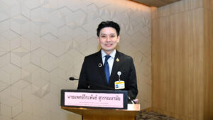 วิกฤตบัตรทอง รักษาฟรีครบ 6 ปี เงินกองทุนในระบบหดหาย 2 เท่าเหลือ 40,000 ล้าน นับถอยหลังอีก 3 ปี รักษาฟรีในไทยจ่อสูญพันธุ์ สภาพคล่องโรงพยาบาลค่ายสป.สท.กว่า 20% ในไทยติดลบ โรงพยาบาลในอีสานมีเงินบำรุงติดลบมากสุดใน 10 อันดับแรก โรงพยาบาลจังหวัดขอนแก่นขาดทุนพุ่ง-เงินติดลบมากสุดในประเทศไทย
