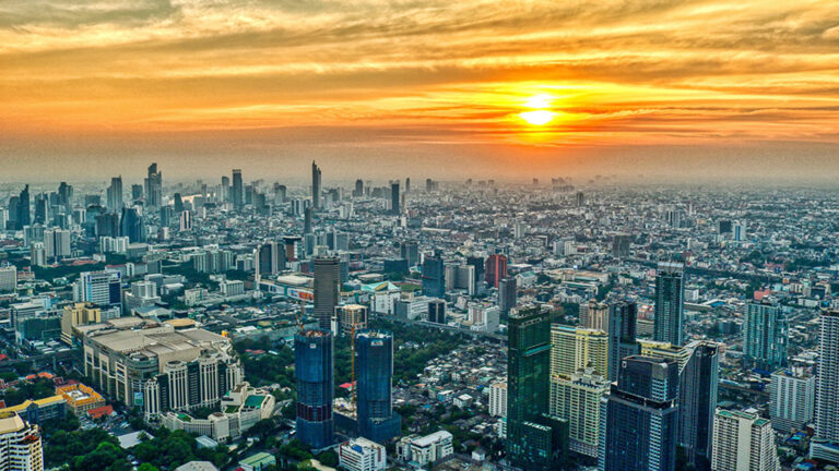 อสังหา ฯ เปิดใหม่เมษายนมีแค่ 10 โครงการ ดำดิ่งหนักในรอบ 20 ปี ไม่มีเปิดตัวคอนโดใหม่ในเมษายนสะท้อนขาดความมั่นใจตลาดคอนโดมิเนียม เซ่นผลแผ่นดินไหวในกรุงเทพเมื่อ 28 มีนาคม ทั้งยอดจำนวนและมูลค่าเปิดใหม่ดิ่งเหวกว่า -80% และ -40% ตามลำดับ