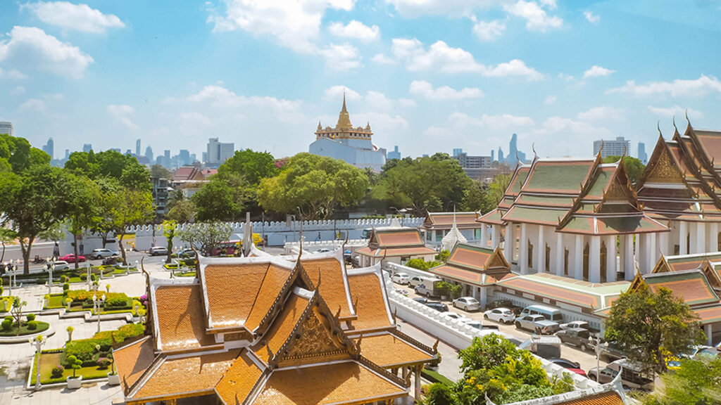 พระและเณรทั่วไทยมีรวมกันกว่า 2 แสนรูป วัดมีพระจำพรรษากว่า 40,000 วัดทั่วไทย โคราชยืนหนึ่งมีวัดกว่า 2,200 วัดมากสุดในไทย เชียงใหม่มีวัดร้างมากสุดในไทย
