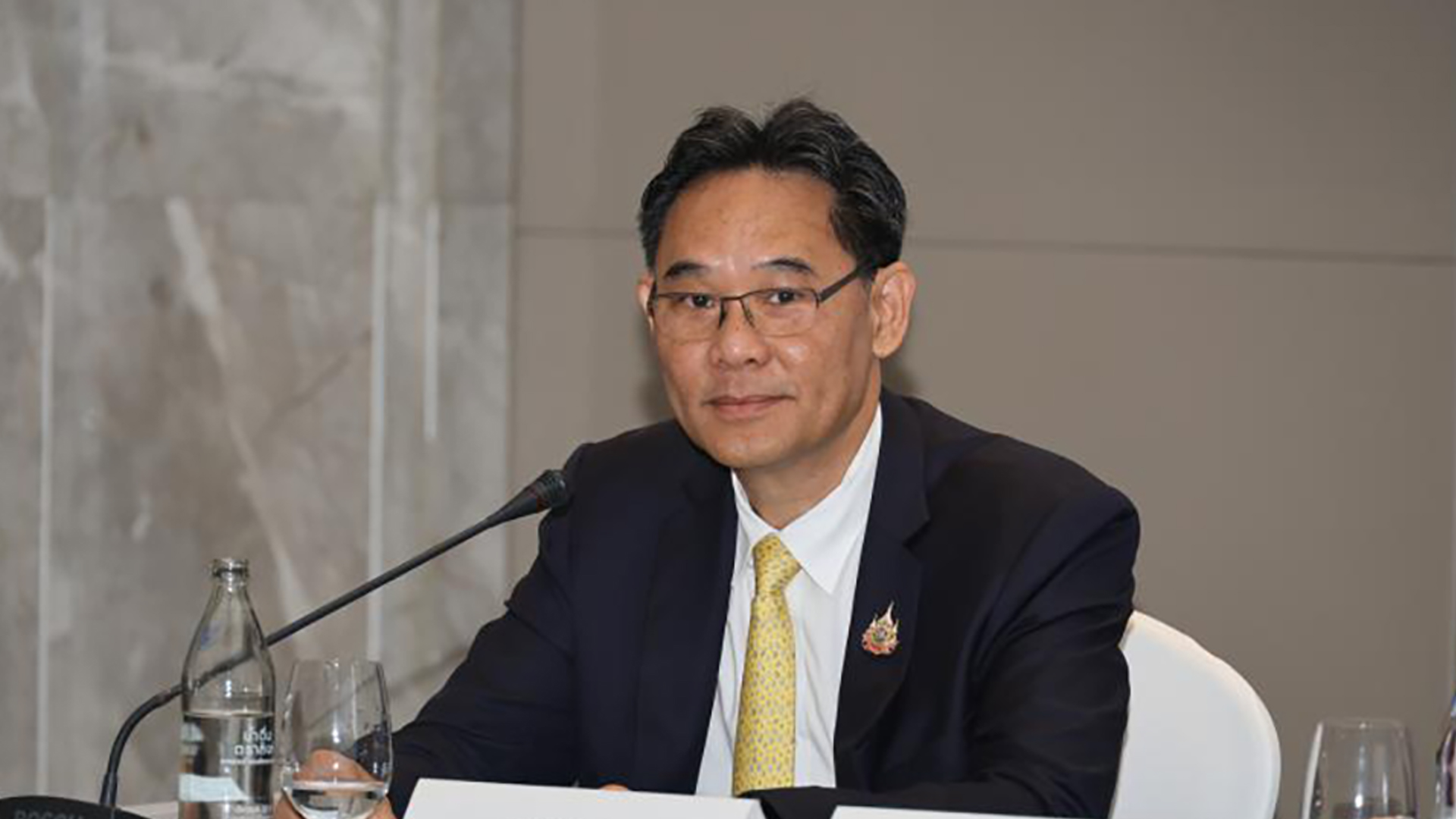 เลขา สภาพัฒน์ เตือนทั้งเอกชนและประชาชน เตรียมรับผลกระทบ ทำธุรกิจ ใช้จ่ายประจำวันอย่างรอบคอบให้ผ่านช่วงนี้ไปให้ได้