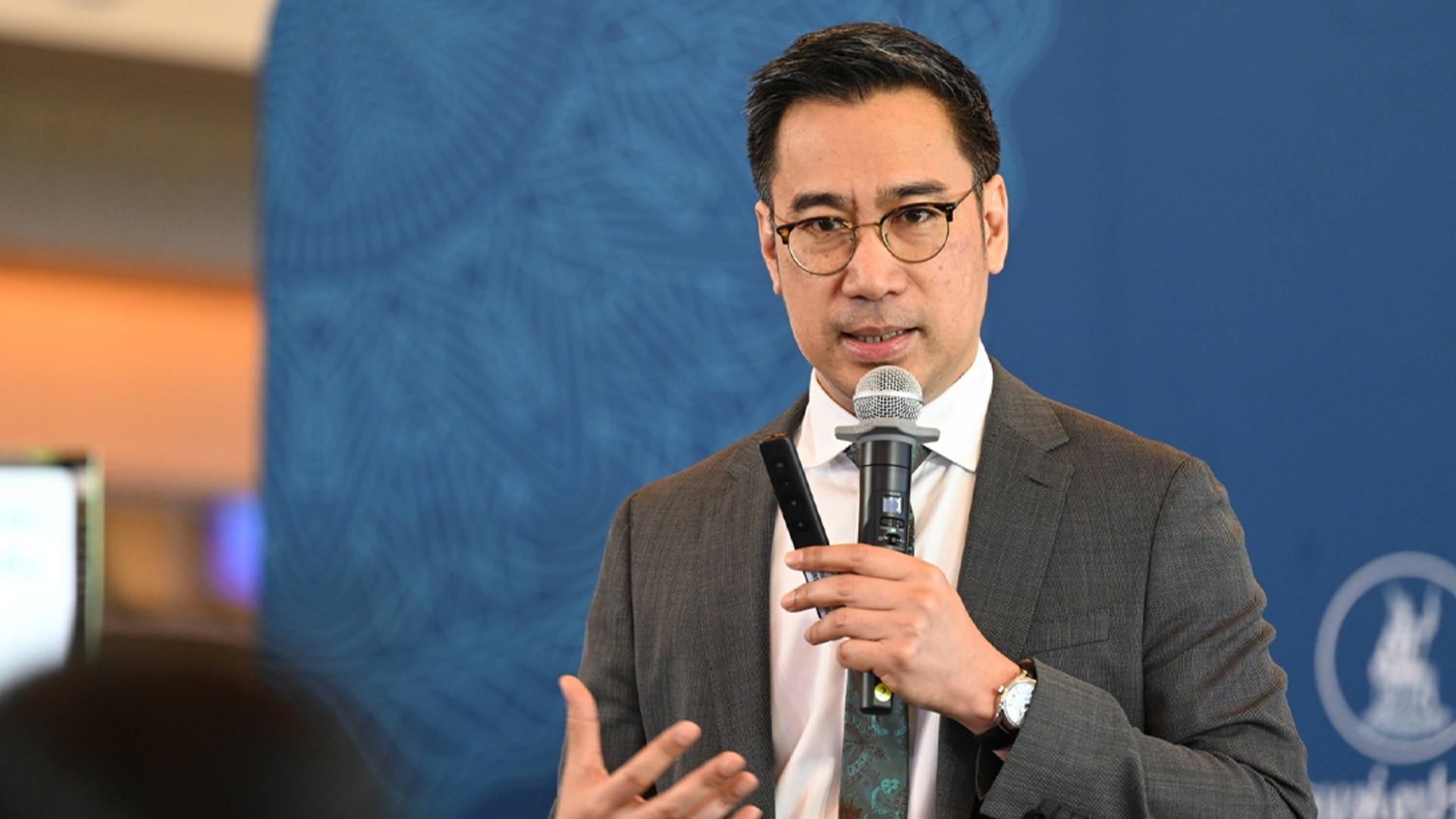 ผู้ว่าฯ แบงก์ชาติ ขอบคุณรัฐบาล รับฟังความเห็น ธปท. จ่อทบทวน' ดิจิทัลวอลเล็ต ' รับนโยบาย'ทรัมป์' ลดดอกเบี้ย 2 ครั้ง เพียงพอรองรับกับพายุเศรษฐกิจ