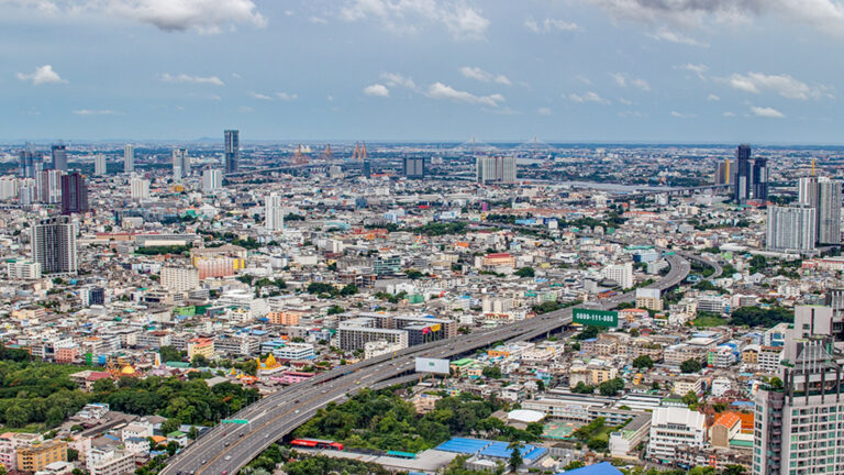 ขีดความสามารถ แข่งขันไทย ปี 2025 ตกต่ำ 5 อันดับ ร่วงแตะอันดับที่ 30 จาก 69 ชาติทั่วโลก ย้อนกลับไปต่ำสุดใน 2 ปี การลงทุนต่างชาติทรุดมากสุดถึง 6 อันดับ ผลงานศก.ร่วงถึง 3 อันดับ มาเลเซียเพิ่มขีดแข่งขันน่าทึ่ง กระโดดขึ้น 11 อันดับ