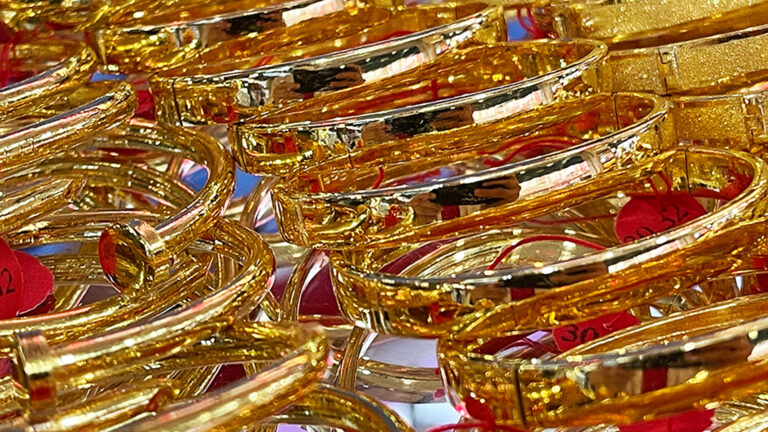 ราคา ทองคำ ในไทยวันนี้ปิดสิ้นวันทรงตัวต่อ ทองแท่งขาย 50,600 บาท รูปพรรณ 51,400 บาท จับตาทองคำโลกฟื้นตัว