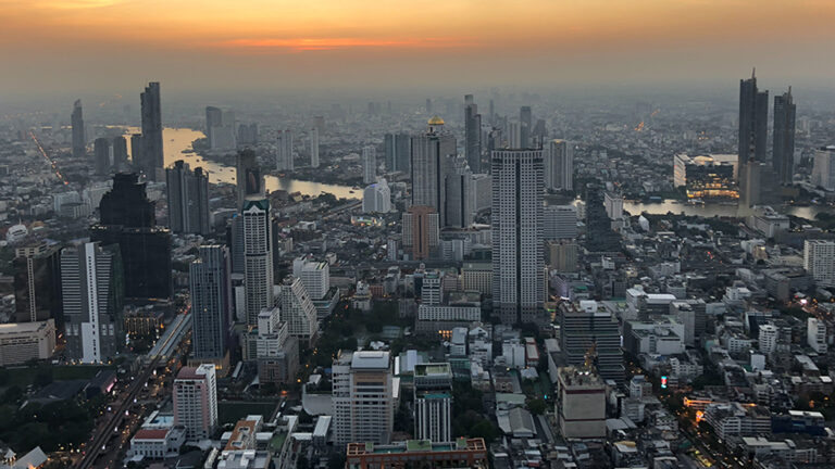 ธนาคารโลกเปิดรายงานศก.ไทย 2025 ภาคครึ่งปี หดเป้า เศรษฐกิจ ไทยลง 2 ปีติดกัน เป็นชาติเดียวในอาเซียนโตไม่ถึง 2% รั้งท้ายสุดใน 8 ชาติอาเซียนทั้งปี 2025 และ 2026