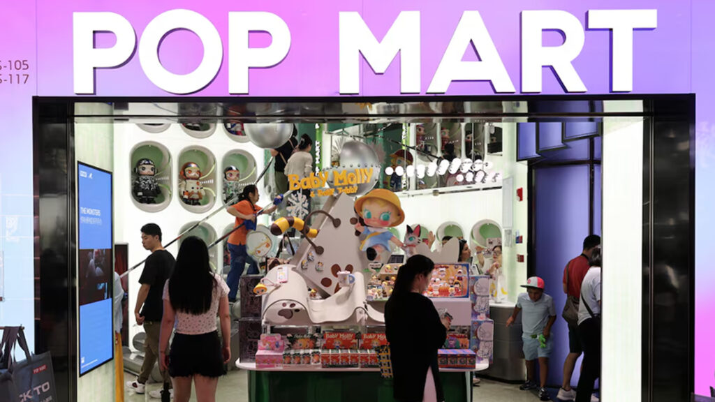 ป๊อปมาร์ท (Pop Mart)ไม่หยุดโตบนเศรษฐกิจซบเซา รุกธุรกิจร้านเครื่องประดับโมเดลคาแรกเตอร์สุดดัง เปิดร้านแรกในเซี่ยงไฮ้รับศุกร์ 13
