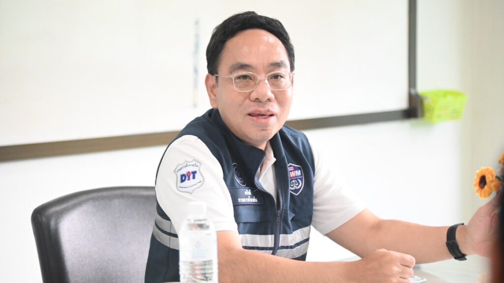 พาณิชย์ เผยสต๊อก น้ำมันปาล์ม เก่าต้นทุนสูงทยอยหมดลงแล้ว ราคาผลปาล์มสดลดลง สามารถลดราคาขายปลีกได้ กำชับค้าส่ง-ค้าปลีกน้ำมันปาล์มขวด ต้องไม่เกิน 50 บาท