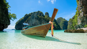 เศรษฐกิจ ท่องเที่ยว ดิ่งไม่หยุด ฉุดภูเก็ตเผชิญภาวะโลว์ซีซันครั้งแรกในรอบหลายปี ต่างชาติหนีหายทุบอัตราเข้าพักโรงแรมเฉลี่ยเหลือ 50% ทัวร์จีนหดหายไม่หยุด สวนต่างชาติอื่นยังมาเที่ยวภูเก็ต