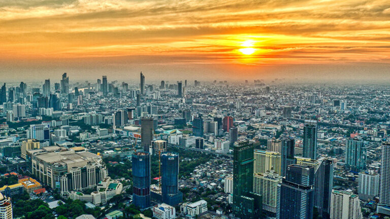 แบงก์ชาติ ยอมรับ เศรษฐกิจไทย เดือน พ.ค.ชะลอเล็กน้อย ท่องเที่ยวลด โดยเฉพาะกลุ่มเดินทางระยะไกล อุตสาหกรรมลด การผลิตซบเซา เอกชนลงทุนทรงตัว