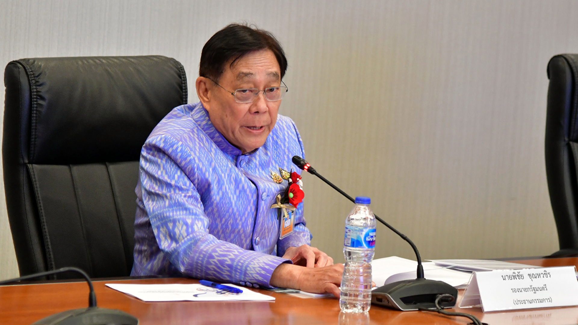 คลัง ประเมินปัญหาไทย-กัมพูชา 1 สัปดาห์ กระทบกับเศรษฐกิจราว 1 หมื่นล้าน ยันมีงบกระตุ้นเศรษฐกิจเหลือใช้เป็นงบฯซ่อม-สร้างได้ แต่อาจจะไม่เพียงพอ ต้องดึงส่วนอื่นเข้ามาเสริม