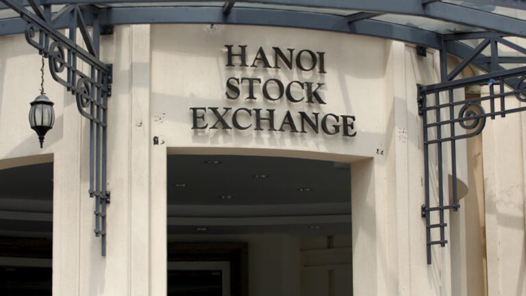 ตลาดหุ้น เวียดนาม พุ่งทะยานสูงในกว่า 3 ปี เวียดนามปิดดีลภาษีการค้ากับสหรัฐ สวนค่าเงินด่องดำดิ่งเป็นประวัติการณ์