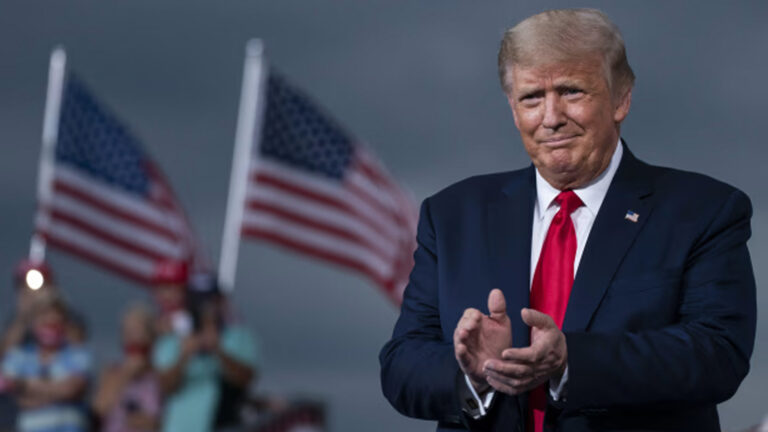 ปธน.ทรัมป์ปิดดีลภาษีการค้ากับอียู ที่ 15% อียูไม่เก็บภาษี (0%) กับสินค้าสหรัฐ ซื้อพลังงาน 24 ล้านล้านบาท ลงทุนในสหรัฐเพิ่มอีก 19 ล้านล้านบาท ซื้ออาวุธหลายหมื่นล้านดอลลาร์สหรัฐจากสหรัฐ