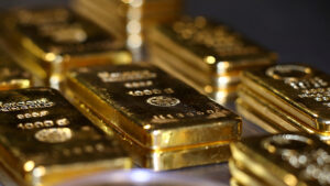 ทองคำโลก ปิดขึ้นแคบรับวันชาติสหรัฐ เข้าใกล้ 3,350 ดอลลาร์ ดอลลาร์สหรัฐพลิกอ่อนค่า