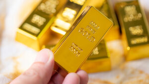 ทองคำโลก ปิดร่วงกว่า 25 ดอลลาร์ ปิดเกือบหลุด 3,310 ดอลลาร์ ทุบราคา 4 วันติดกันดำดิ่งรวมกว่า 130 ดอลลาร์ ดอลลาร์สหรัฐแข็งค่าแรง สหรัฐกับอียูปิดดีลภาษีการค้าตามคาดที่ 15%