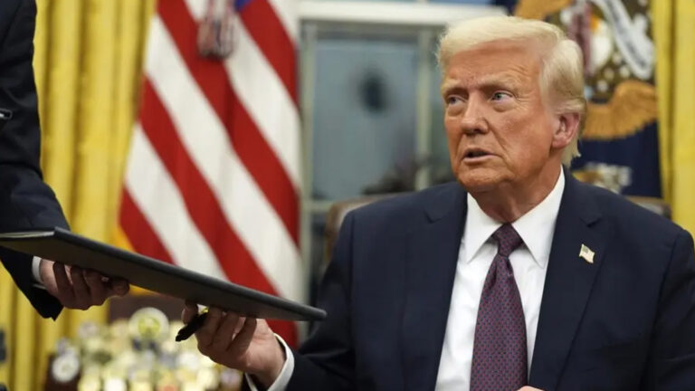 ปธน.ทรัมป์ ส่งจดหมายขึ้นภาษีอีก 40% กับ บราซิล เดิมเก็บ 10% เป็น 50% มีผล 1 ส.ค. ค้ากับสหรัฐไม่เป็นธรรม ละเมิด-แทรกแซงบริษัทสื่อโซเชียลของสหรัฐ ปธน.บราซิลขู่ขึ้นภาษี 50% ตอบโต้สหรัฐ