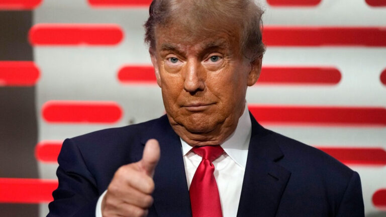 ปธน.ทรัมป์เผย สหรัฐ ตกลงปิดดีลภาษีกับ เวียดนาม สำเร็จ เก็บภาษีต่างตอบแทนสินค้าเวียดนามลดจาก 46% เหลือ 20% เก็บ 40% สินค้าส่งผ่านเวียดนามไปสหรัฐ เวียดนามมาเหนือเมฆ ไม่เก็บภาษีนำเข้าสินค้าจากสหรัฐ เวียดนามใช้ 3 เดือนเจรจา 4 รอบ