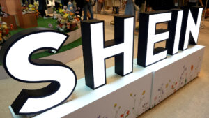 ฝรั่งเศสสั่งปรับชีอิน (Shein)อ่วมกว่า 1,500 ล้านบาท ยักษ์อีคอมเมิร์ซแบรนด์เสื้อผ้าแฟชั่นจากจีนหลอกลวงลูกค้าในฝรั่งเศส
