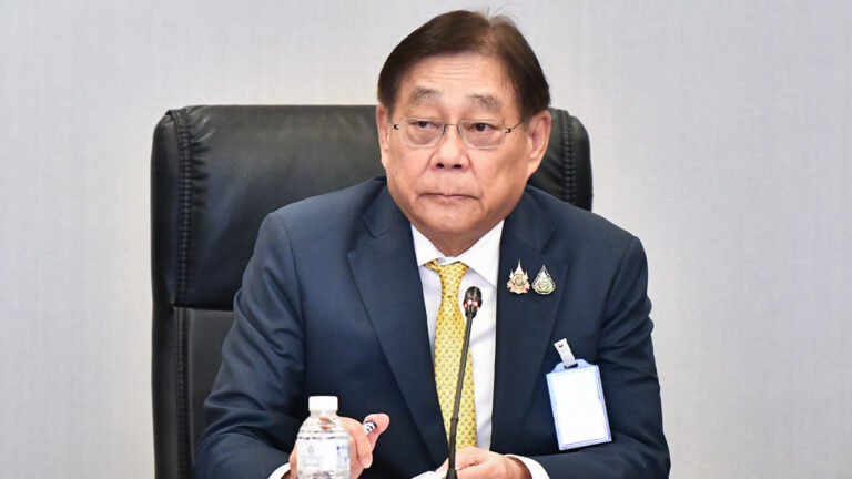 รมว.คลัง พิชัย ร้องขอกัมพูชาหยุดกระทำรุกล้ำรุนแรงกับไทย โจมตีเป้าพลเรือนในไทยเช้านี้เป็นการละเมิดกฎนานาชาติ กัมพูชาจะถูกโดดเดี่ยวในเวทีโลก ลดทอนความเชื่อมั่นจากทั่วโลก และโอกาสเศรษฐกิจระยะยาว