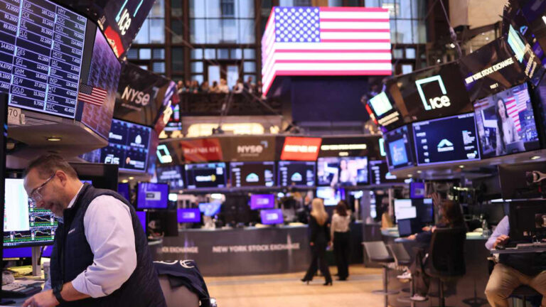 ตลาดหุ้น สหรัฐ ปิดสวนทาง หุ้นดาวโจนส์ลดลงเบาบาง 10 จุด ดัชนีหุ้นเอสแอนด์พี 500 และนาสแดคปิดทำนิวไฮ สหรัฐปิดดีลเจรจาภาษีกับเวียดนาม