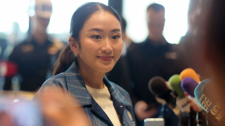 " แพทองธาร “ น้อมรับ คำสั่งศาล หยุดปฏิบัติหน้านายกฯ ยันพร้อมแจงคลิปเสียง มีเจตนาบริสุทธิ์ ตั้งใจทำเพื่อประเทศชาติ รักษาไว้ซึ่งอธิปไตย ขอโทษหากวิธีการไม่ถูกใจคนไทยหลายคน