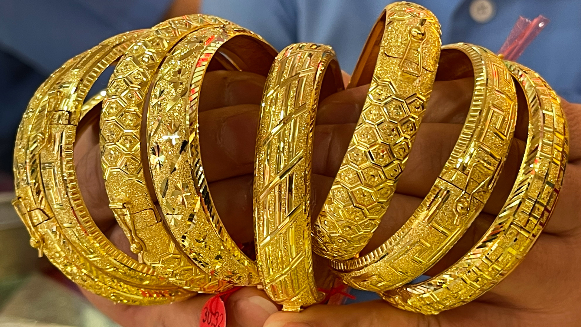 ราคาทองคำในไทยวันนี้ ปรับย่อลง -50 บาท ราคาทองแท่งขาย 51,550 บาท รูปพรรณ 52,350 บาท - อัพเดตข่าวหุ้น ธุรกิจ การเงิน การลงทุน การตลาด การค้า สุขภาพ กับ บัญชา ชุมชัยเวทย์ - BTimes.Biz