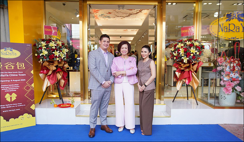 คุณวาสนา รุ่งแสนทอง ประธานกรรมการบริหาร บริษัท นารายณ์ อินเตอร์เทรด จำกัด NaRaYa และลูก NaRaYa