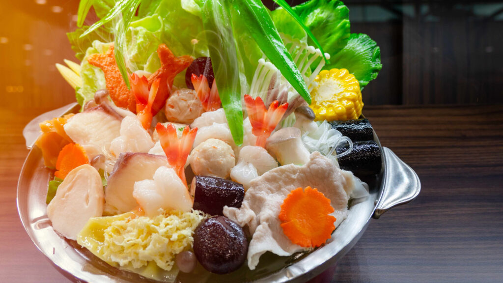 ศึกบุฟเฟต์หม้อไฟดันออเดอร์ สุกี้ 65% มูลค่ากว่า 25,000 ล้านบาท ยอดค้นหาเมนูสุกี้บนแพลตฟอร์มเพิ่มขึ้นมากกว่าเท่าตัว ช่วง 2 เดือนที่ผ่านมา ดันตลาดฟู้ดเดลิเวอรีคึกคัก