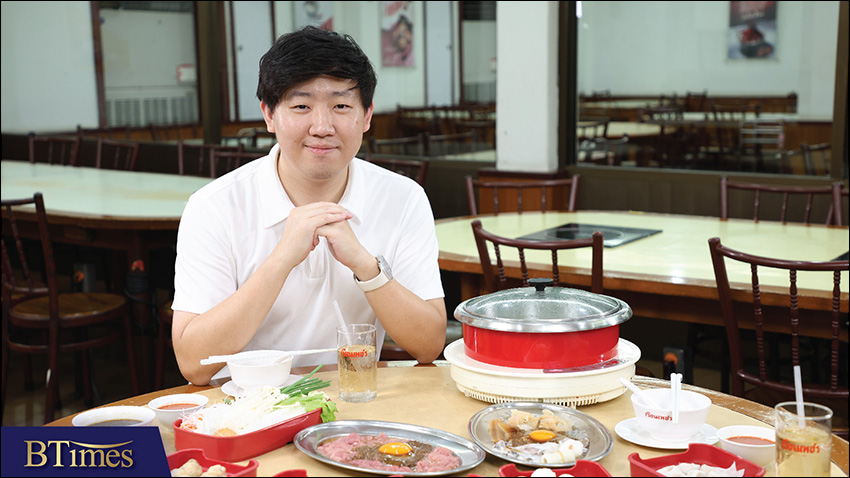 คุณโอ๊ต – พงศ์ธรรศ เลิศธนพันธุ์ หนึ่งในทายาทรุ่นที่ 3 ของ เรือนเพชรสุกี้