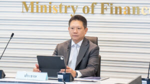 คลัง รอรัฐบาลใหม่เคาะมาตรการเศรษฐกิจ ย้ำลุยแก้ หนี้ครัวเรือน เปิดทางแบงก์ใหญ่ตั้ง AMC ดึงหนี้เสียมาบริหารจัดการร เตรียมความพร้อมเกณฑ์ เงื่อนไขรอเรียบร้อยแล้ว