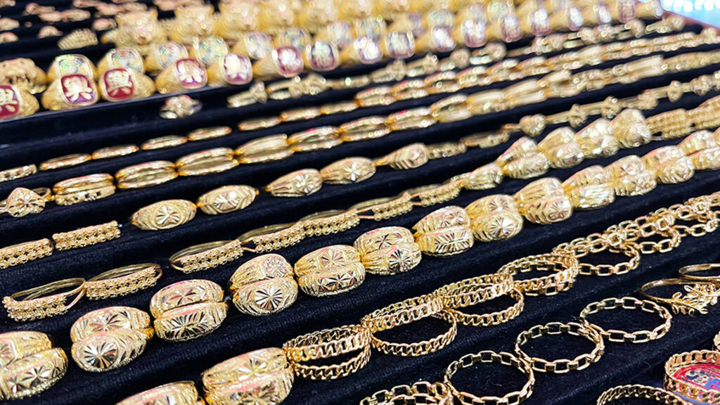 ราคาทองคำ ในไทยวันนี้กระฉุดแรง +1,000 บาท หลังปรับราคาระหว่างวัน 14 ครั้ง ดันทองแท่งทะลุ 56,950 รูปพรรณ 57,750 บาท ทำลายสถิติสูงสุดครั้งใหม่ในประวัติศาสตร์ทองไทย