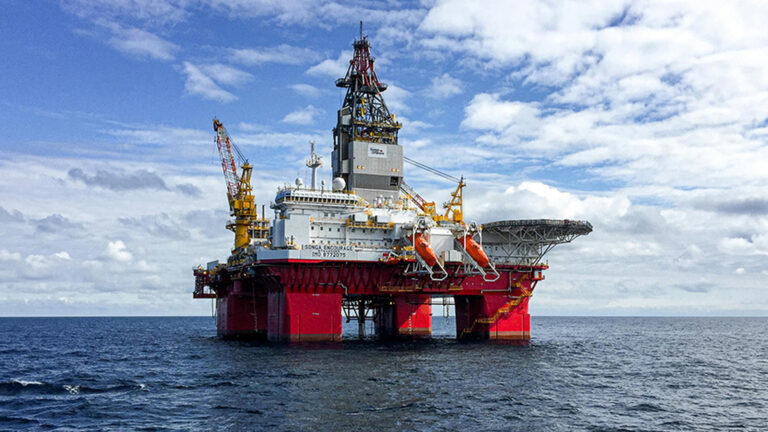 ราคาน้ำมันดิบโลก ปิดต่ำสุดใน 2 สัปดาห์ ร่วงเกือบ 2 ดอลลาร์ ปิดหลุด 62 ดอลลาร์ ว่างงานในสหรัฐพุ่งสูงในเกือบ 4 ปี ราคาน้ำมันในไทยนิ่งมา 18 วัน