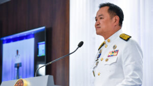 ว่าที่นายกฯ ฮึมเป็น นายกรัฐมนตรี ครั้งนี้ไม่ได้มาด้วยบุญคุณของใคร แถลงครั้งแรกแก้ปัญหาวิกฤติ 4 ด้าน แก้และจัดทำรัฐธรรมนูญใหม่จากนั้นจะยุบสภาใน 4 เดือน