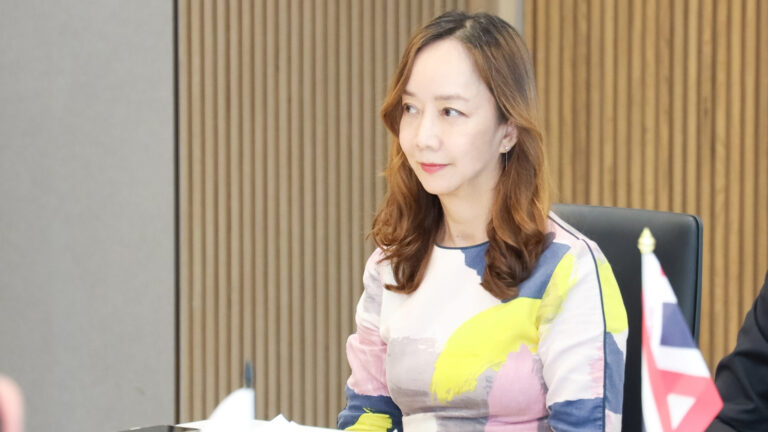 สบน .ยังไม่กังวล ฟิทช์ เรทติ้งส์ คงอันดับความน่าเชื่อถือของไทยที่ BBB+ ปรับมุมมองความน่าเชื่อถืออยู่ที่ Negative Outlook สะท้อนจากหุ้นไทยยังแนวโน้มดี