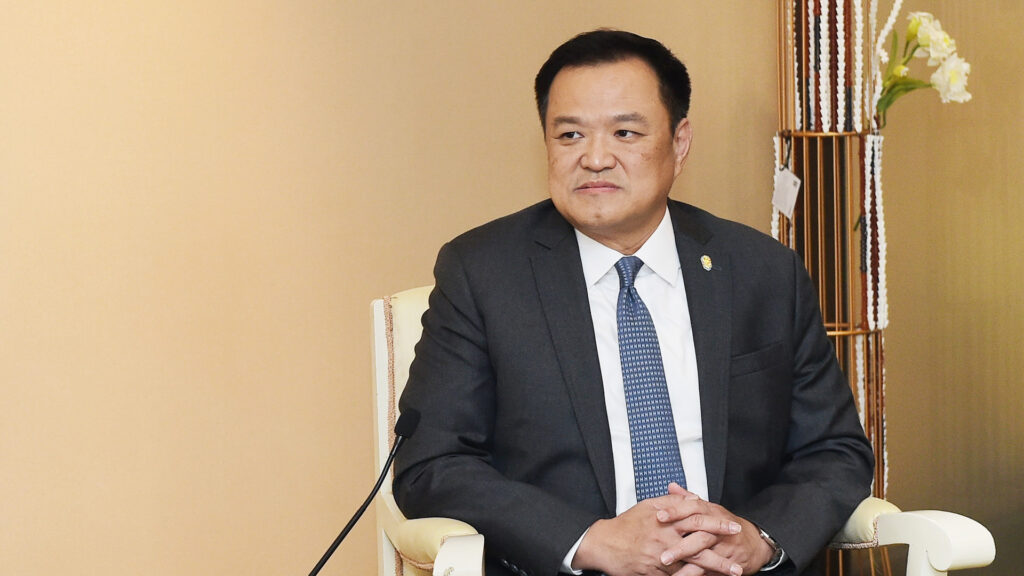 “อนุทิน” หัวหน้าพรรคภูมิใจไทย แคนดิเดตนายกรัฐมนตรี เดินทางเข้าประชุมสภาฯ ร่วมโหวตนายกรัฐมนตรี คนที่ 32 บอกไหว้พ่อไหว้แม่มาก่อนมาสภา พร้อมเป็นนายกฯ