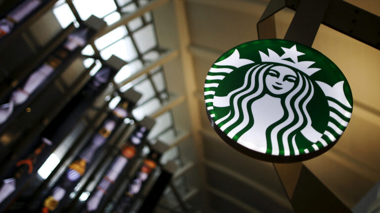 ขายกาแฟแพงยังอยู่ยาก สตาร์บัคส์ ในสหรัฐทยอยปิดกว่า 430 สาขา พนักงาน 900 คนได้เวลาหางานทำที่ใหม่ ยอดขายกาแฟสตาร์บัคส์ขาลง 18 เดือนติดกัน