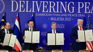 26 ต.ค. 12.02 น. เวลาไทย นายกฯอนุทิน นายกฯฮุน มาเนต นายกฯ อันวาร์ และปธน.ทรัมป์ สหรัฐ จรดปากกาลงนาม ข้อตกลงสันติภาพไทย - กัมพูชา เป็นทางการที่ตึกเคแอลซซี กัวลาลัมเปอร์ มาเลเซีย