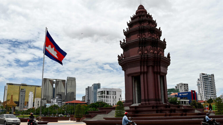 กระทรวงต่างประเทศ เกาหลีใต้ เผย พบศพชาวเกาหลีใต้ วัย 50 ปีในโรงแรมที่เมืองสีหนุวิลล์ กัมพูชา ตำรวจเขมรร่วมเจ้าหน้าที่สถานทูตเกาหลีใต้เร่งสอบสวนสาเหตุแท้จริง